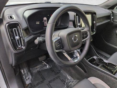 Certified 2023 Volvo C40 Recharge Core image 10