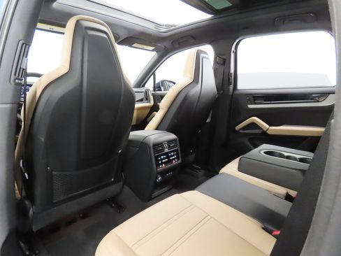 Certified 2026 Porsche Cayenne S AWD/4WD image 45