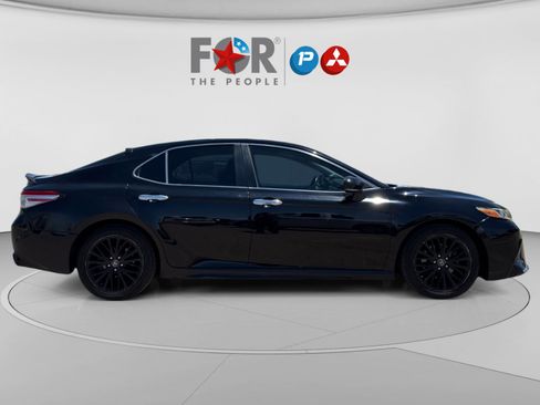 Used 2018 Toyota Camry SE w/ Convenience Package FWD image 6