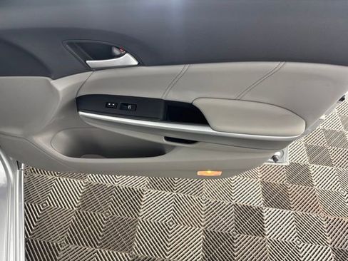 Used 2010 Honda Accord EX-L image 19