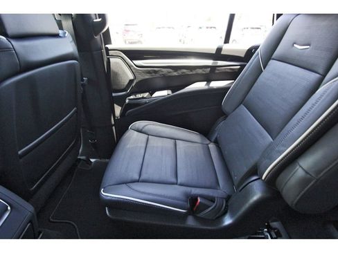 Used 2026 Cadillac Escalade Luxury AWD/4WD image 12