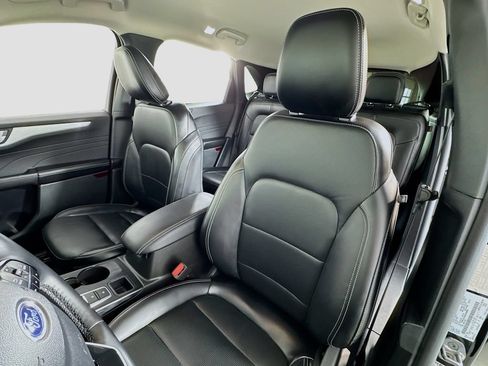 Used 2025 Ford Escape Platinum AWD/4WD image 22