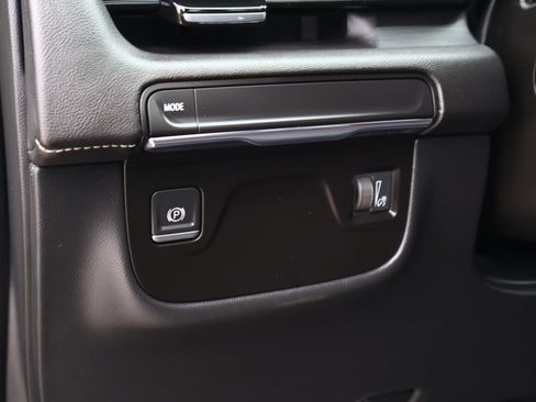 Used 2021 Cadillac Escalade Premium Luxury w/ LPO, Illumination Package image 24