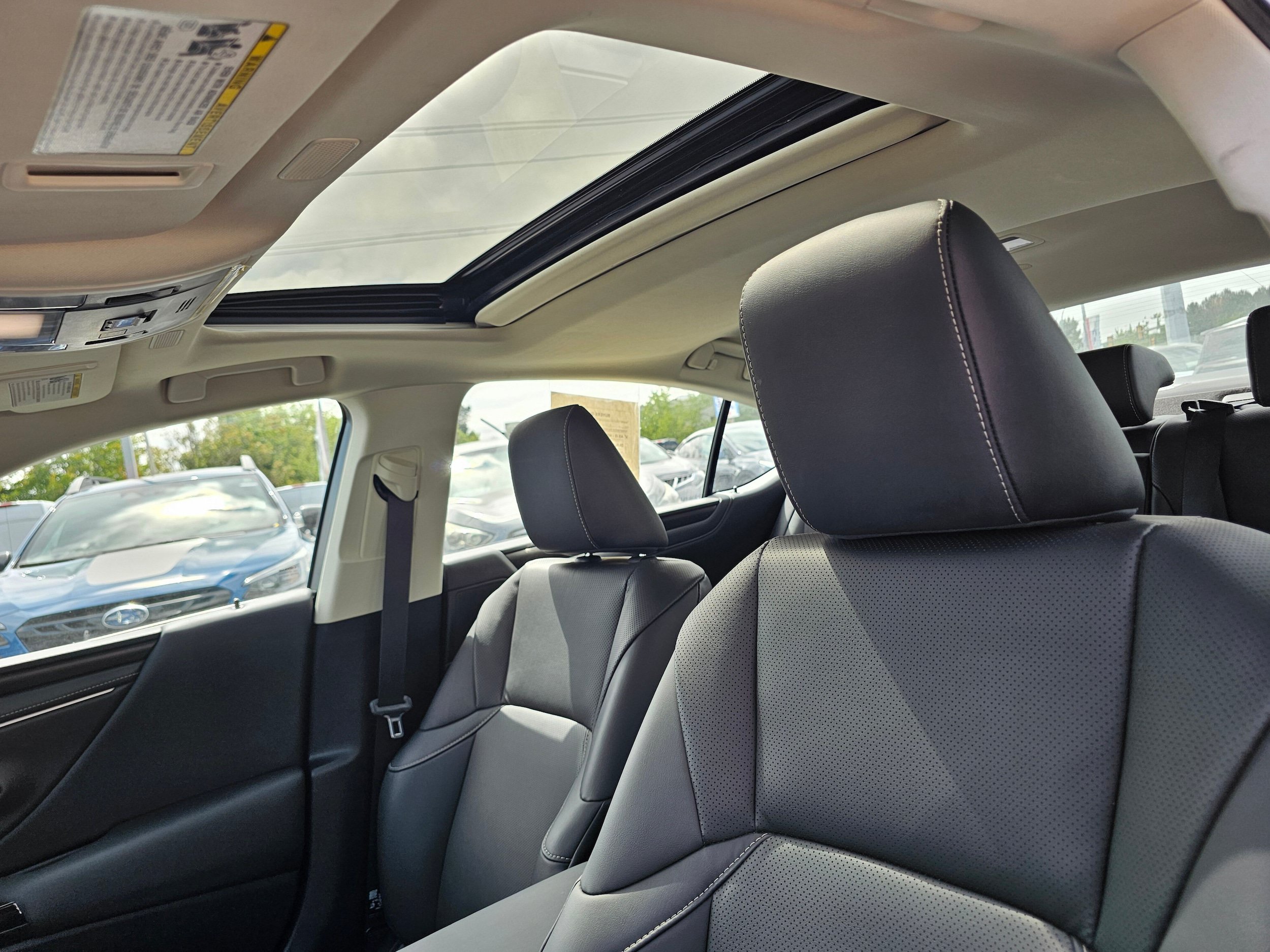 Used 2025 Lexus ES 300h w/ Premium Package FWD image 24