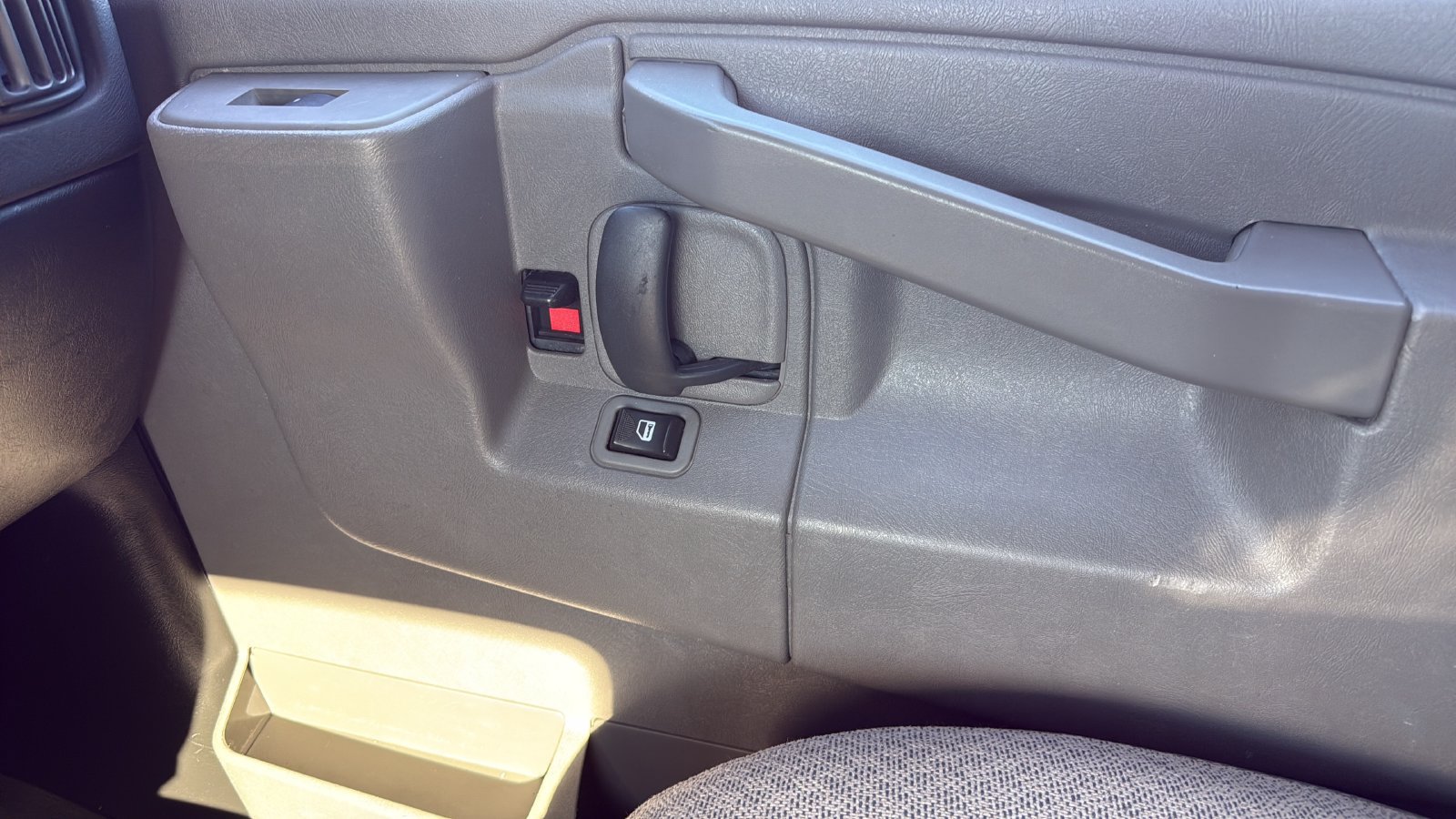 Used 2017 Chevrolet Express 2500 RWD image 17