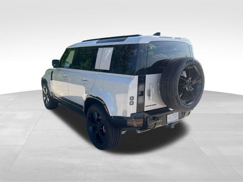 New 2026 Land Rover Defender 110 X-Dynamic SE AWD/4WD image 3
