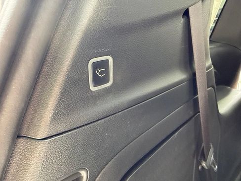 Used 2019 Chrysler Pacifica Limited w/ Advanced Safetytec Group FWD image 14