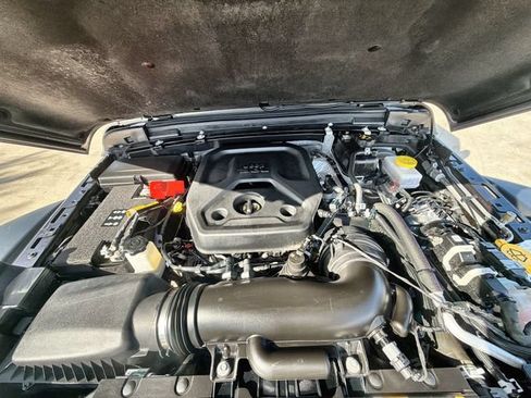 Used 2025 Jeep Wrangler Unlimited Sport AWD/4WD image 29