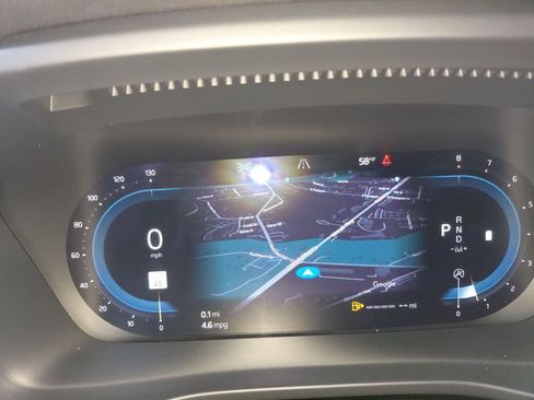 Used 2024 Volvo XC40 B5 Plus image 12