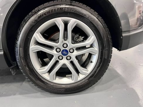Used 2018 Ford Edge Titanium FWD image 28