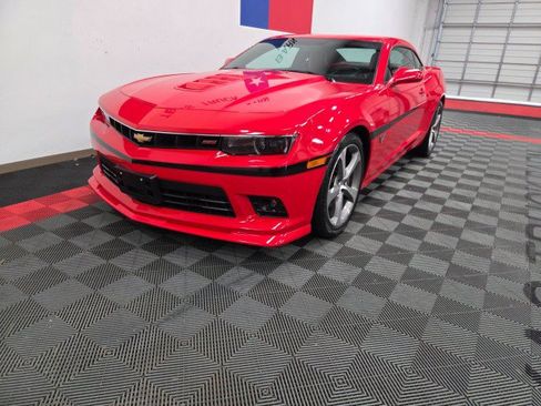 Used 2015 Chevrolet Camaro SS w/ Commemorative Special Edition RWD image 3