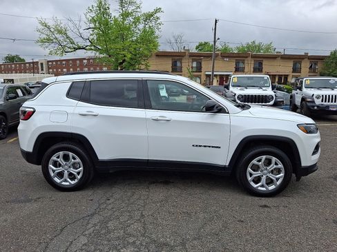 Used 2024 Jeep Compass Latitude AWD/4WD image 7