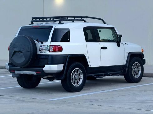 Used 2011 Toyota FJ Cruiser 2WD w/ Convenience Pkg image 7