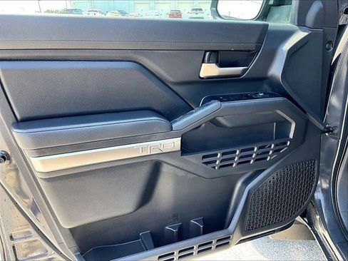 Used 2025 Toyota Tacoma TRD Sport AWD/4WD image 9