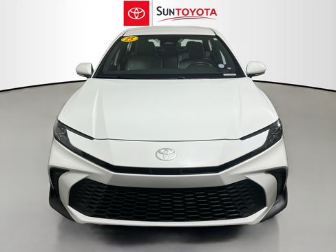 Used 2025 Toyota Camry SE w/ Convenience Package FWD image 10