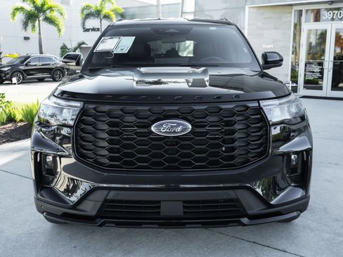 Used 2025 Ford Explorer ST-Line w/ ST-Line Street Pack image 4