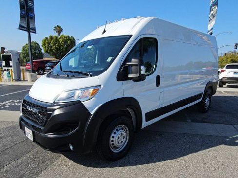 Used 2026 RAM ProMaster 2500 w/ Convenience Group FWD image 4