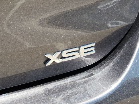 Used 2021 Toyota Highlander XSE FWD image 11
