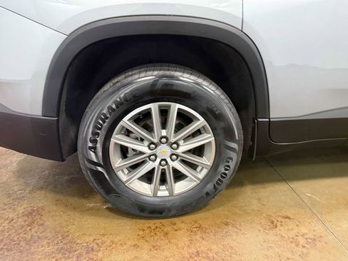 Used 2023 Chevrolet Traverse LT image 90