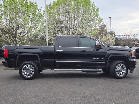 Used 2018 GMC Sierra 2500 Denali w/ Duramax Plus Package image 3