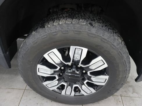 Used 2022 GMC Sierra 2500 SLE w/ SLE Value Package; AWD/4WD image 3