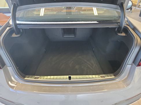 Used 2022 BMW 750i xDrive w/ M Sport Package image 17