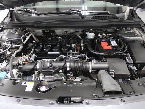 Used 2018 Honda Accord Touring image 10