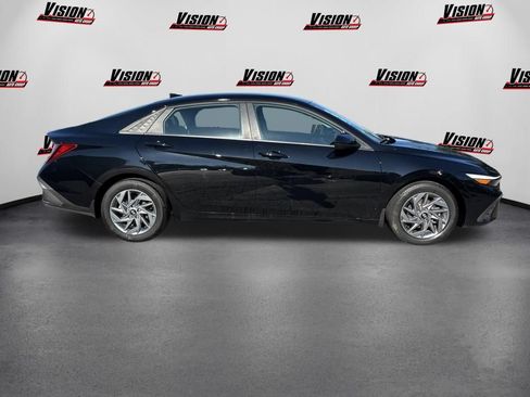 Used 2024 Hyundai Elantra SEL FWD image 6