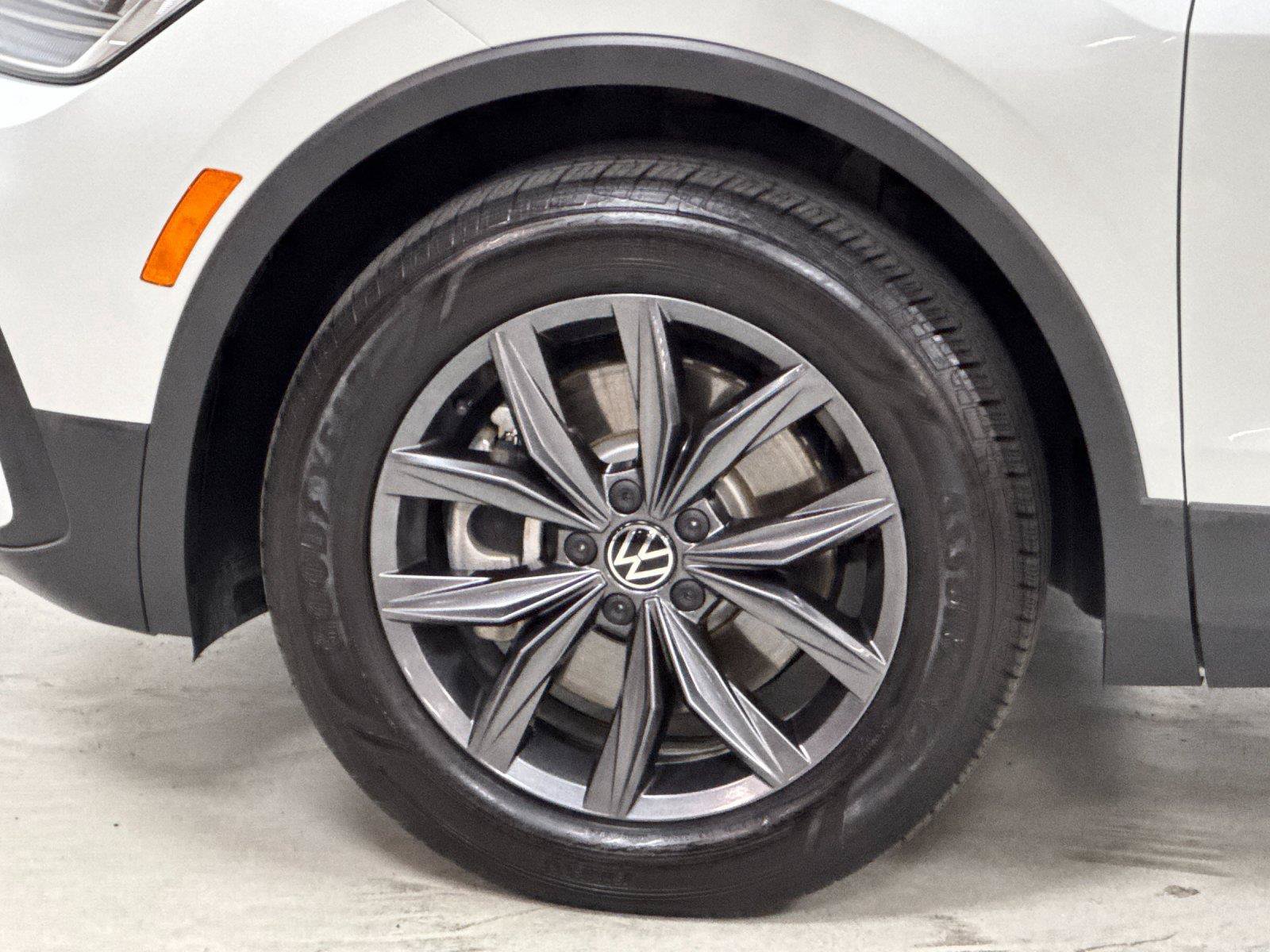 Used 2024 Volkswagen Tiguan SE R-Line AWD/4WD image 24
