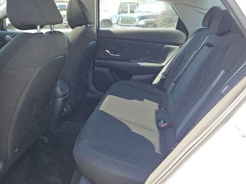 Used 2025 Hyundai Elantra SEL FWD image 11