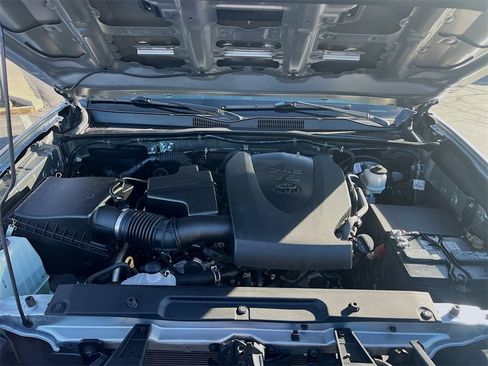 Used 2021 Toyota Tacoma TRD Sport w/ Technology Package image 28