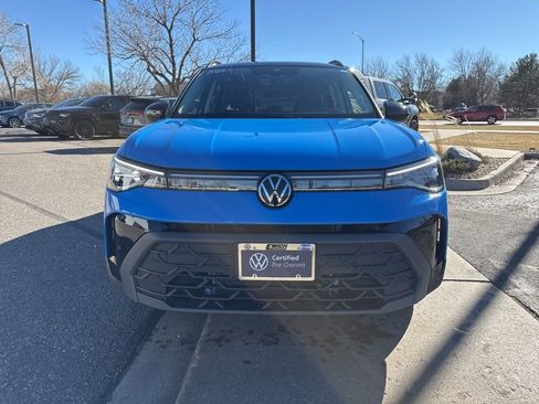 Certified 2025 Volkswagen Taos SE image 9