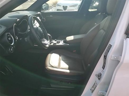 Used 2022 Alfa Romeo Stelvio Ti image 11