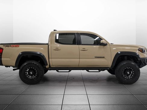 Used 2019 Toyota Tacoma TRD Off-Road AWD/4WD image 7