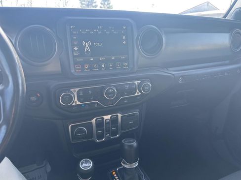 Used 2023 Jeep Wrangler Unlimited w/ Cold Weather Group image 11