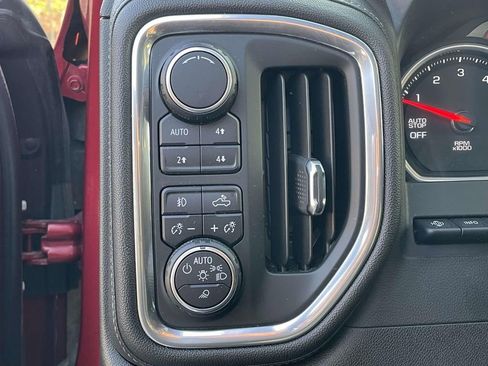Used 2019 Chevrolet Silverado 1500 High Country w/ Technology Package image 12