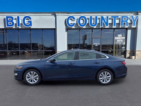 Used 2022 Chevrolet Malibu LT image 2
