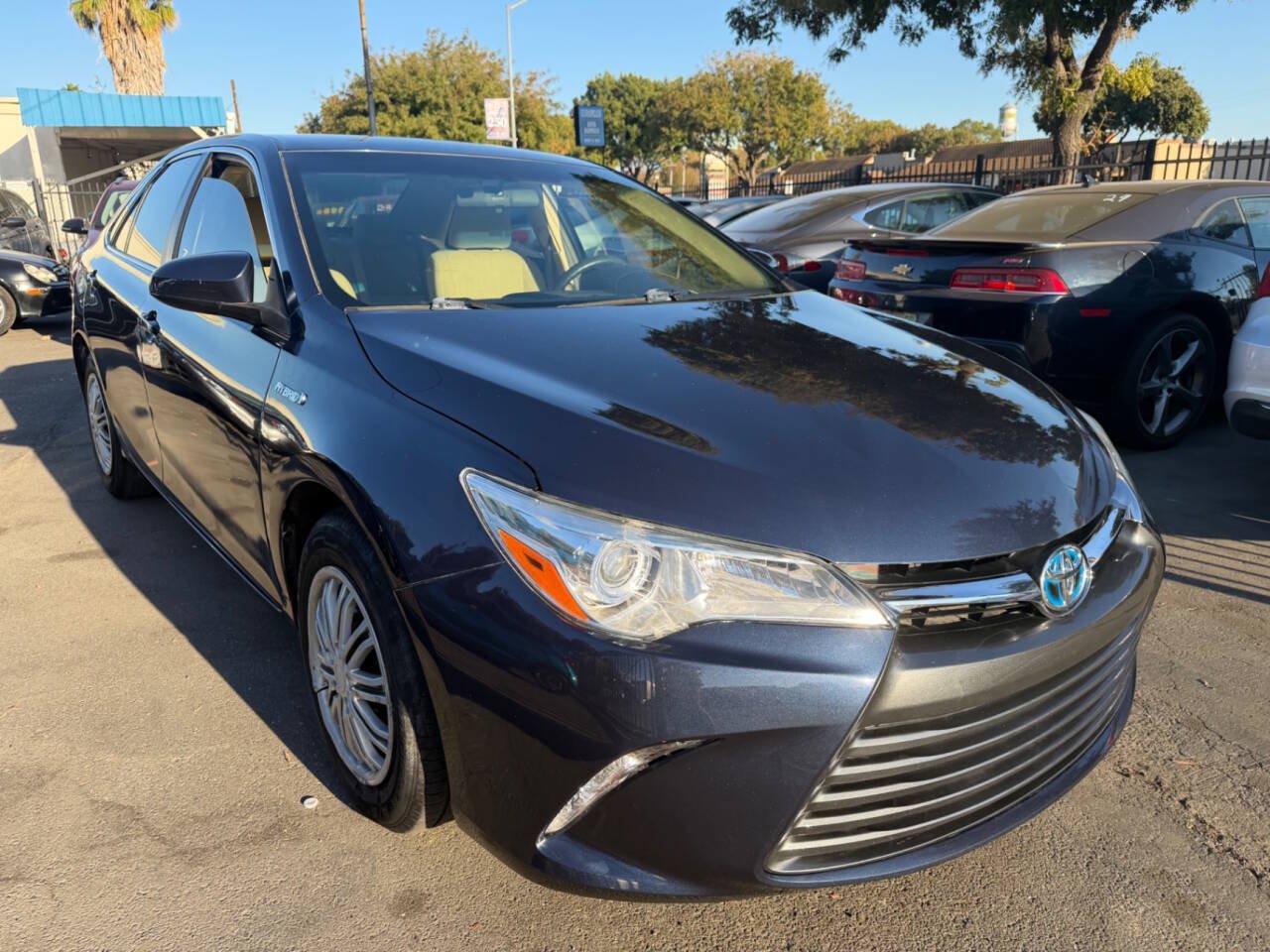 Used 2015 Toyota Camry LE FWD image 3