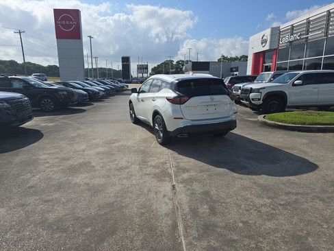 Used 2021 Nissan Murano Platinum w/ Cargo Package FWD image 6