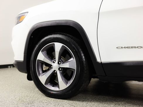 Used 2019 Jeep Cherokee Limited image 6