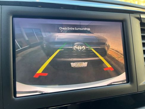 Used 2024 Chrysler Voyager LX image 17