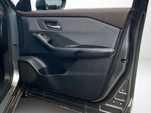 Used 2023 Nissan Rogue SV image 28