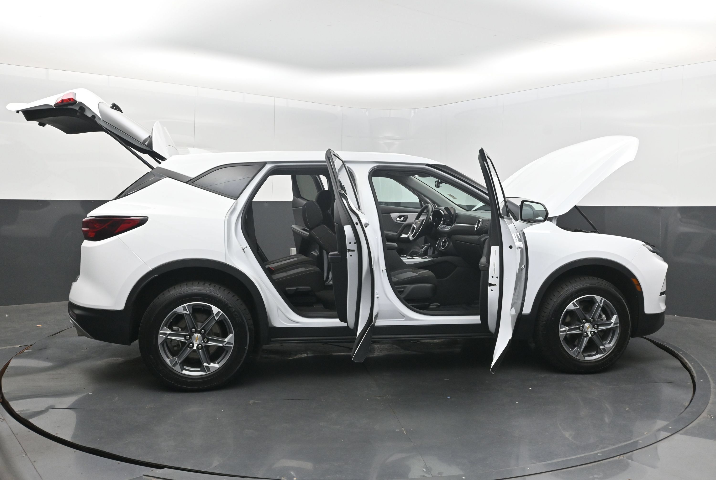 Used 2025 Chevrolet Blazer LT FWD image 46