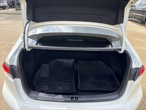 Used 2020 Toyota Corolla LE w/ LE Convenience Package image 11