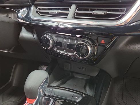 Used 2024 Chevrolet Trax RS w/ Sunroof Package FWD image 17