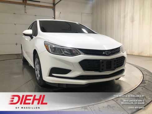 Used 2018 Chevrolet Cruze LS image 1