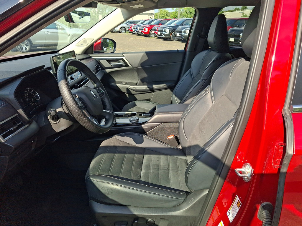 Used 2025 Mitsubishi Outlander SE AWD/4WD image 23