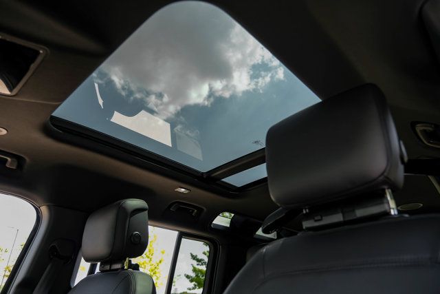 New 2026 Land Rover Defender 110 X-Dynamic SE AWD/4WD image 5