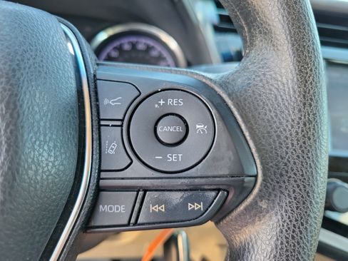 Used 2020 Toyota Camry LE FWD image 14