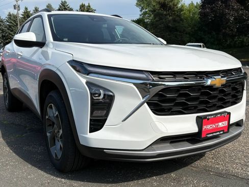 Used 2025 Chevrolet Trax LT FWD image 13
